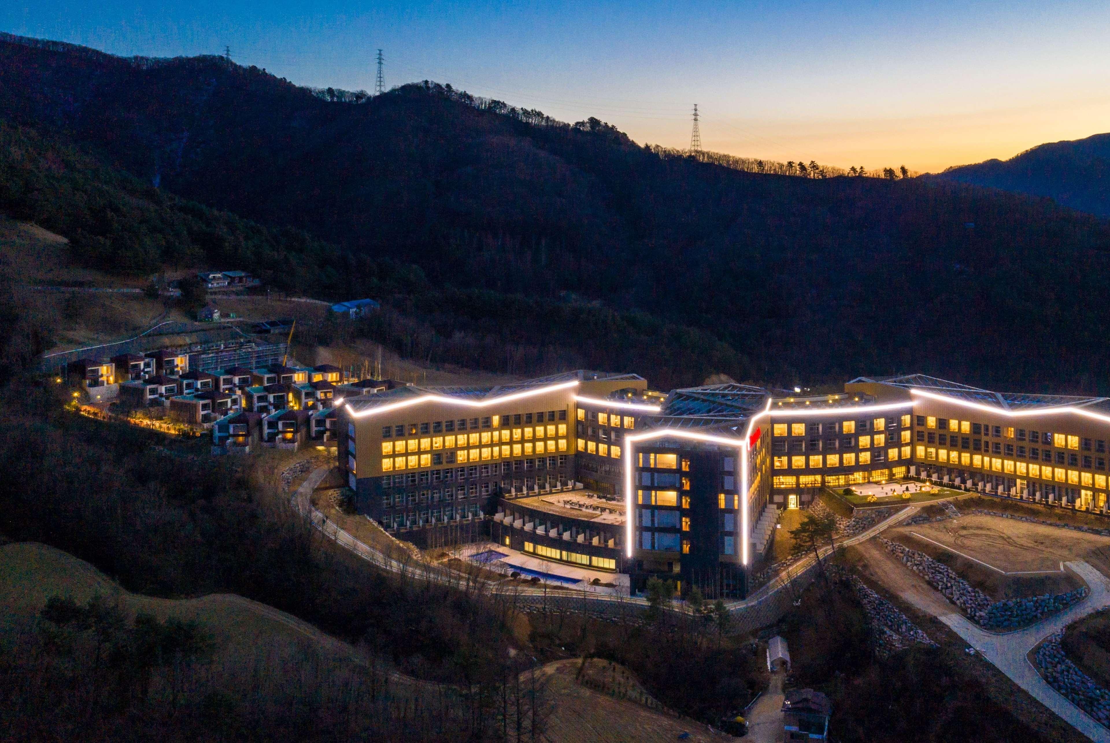 Ramada Hotel & Suite By Wyndham Gangwon Pyeongchang Exterior foto