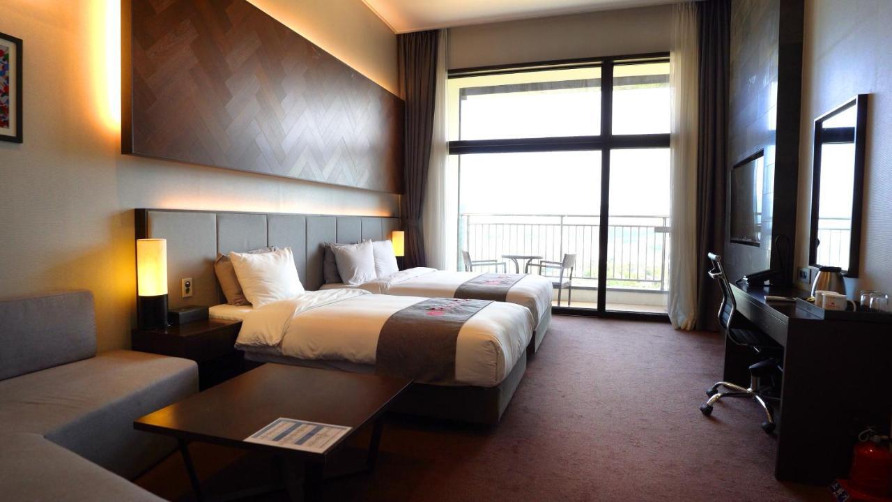 Ramada Hotel & Suite By Wyndham Gangwon Pyeongchang Exterior foto