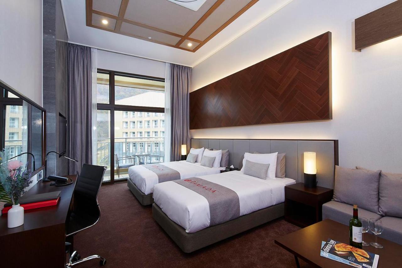 Ramada Hotel & Suite By Wyndham Gangwon Pyeongchang Exterior foto